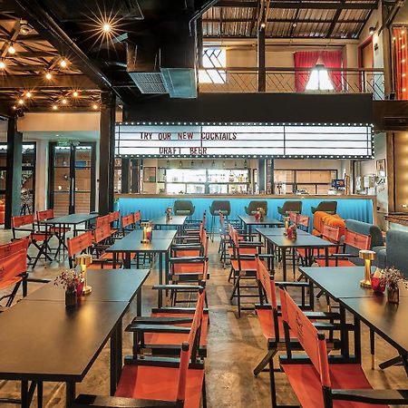 Prince Theatre Heritage Stay Hostel - Silom Bangkok Luaran gambar