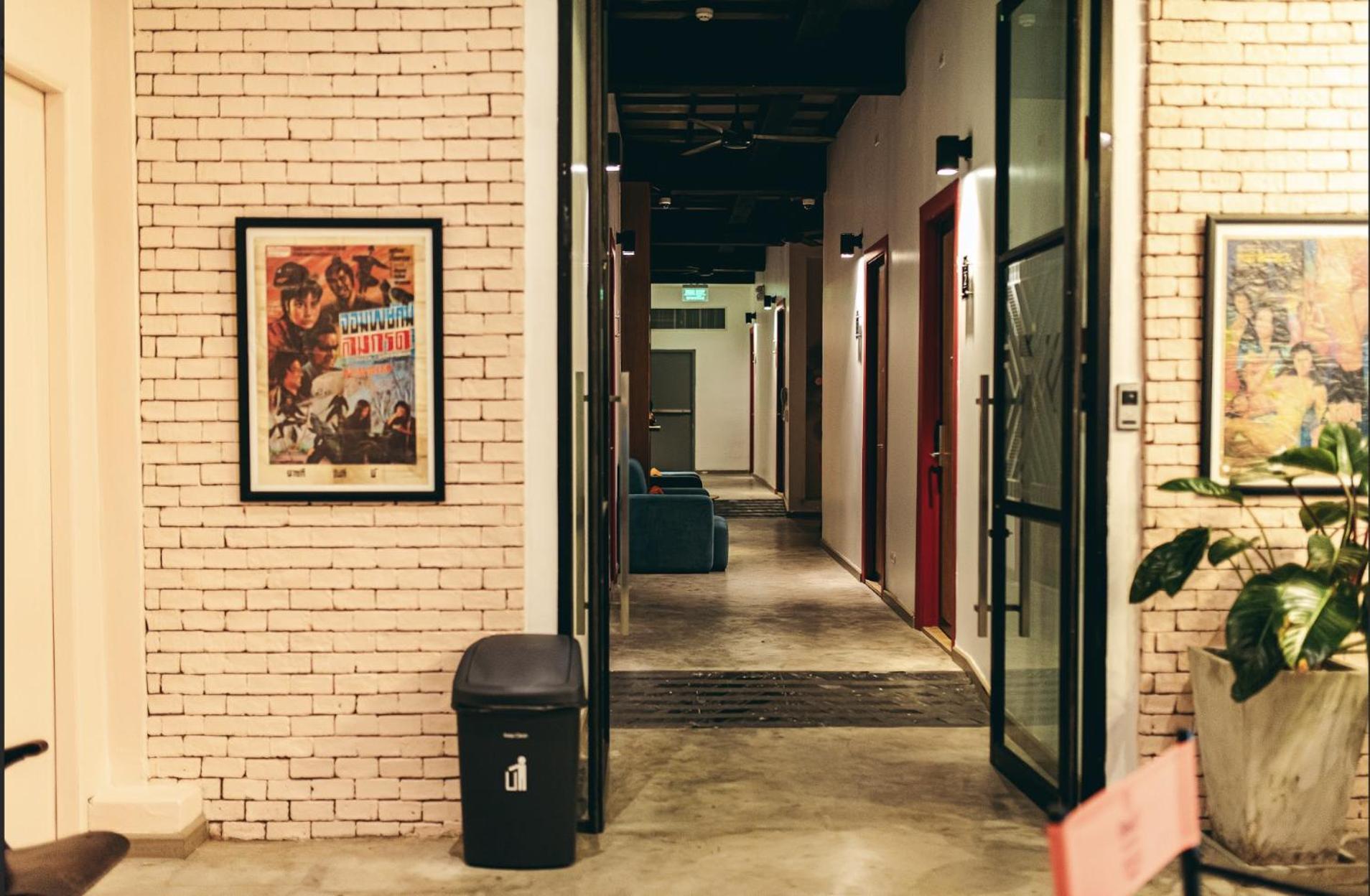 Prince Theatre Heritage Stay Hostel - Silom Bangkok Luaran gambar