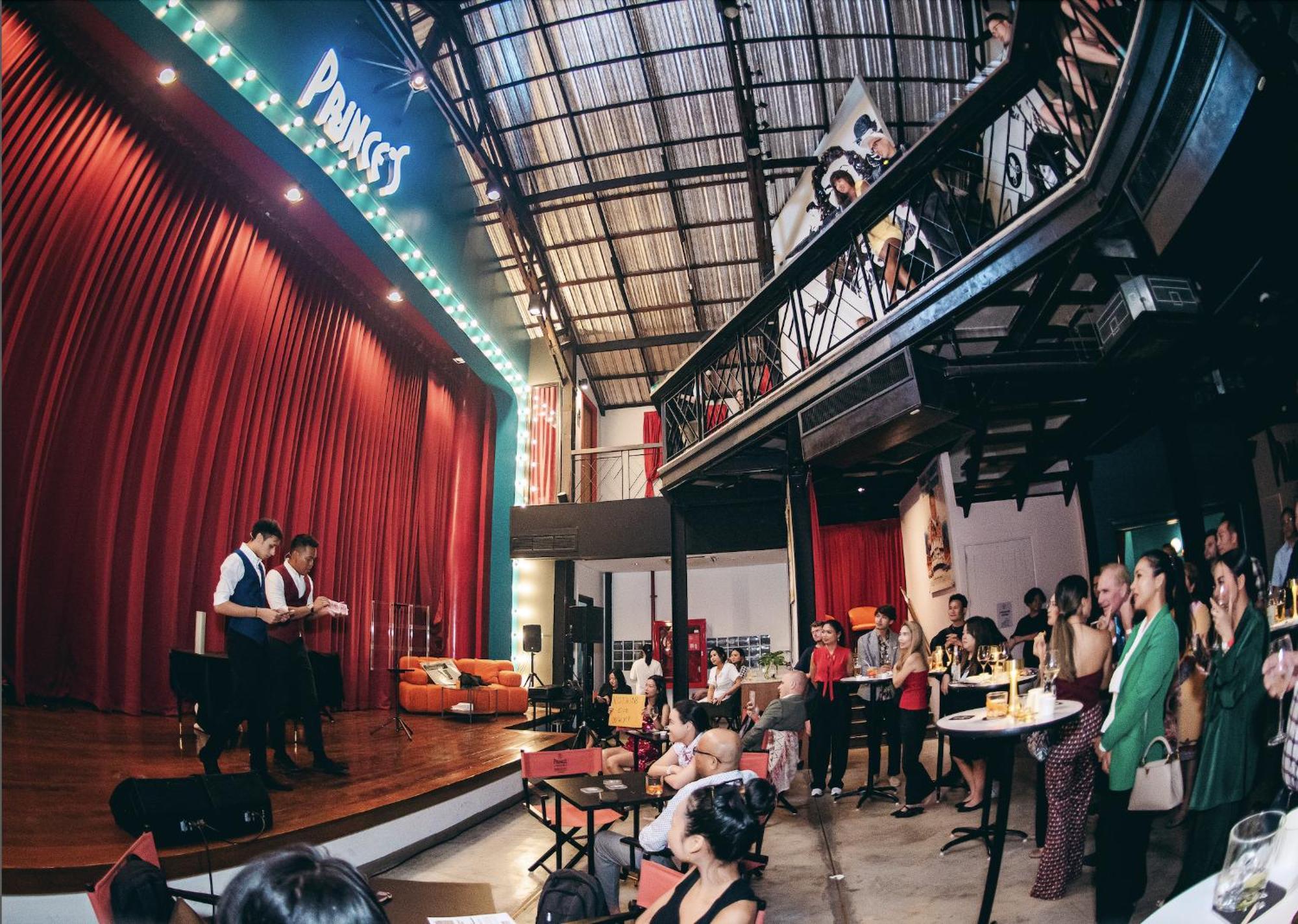 Prince Theatre Heritage Stay Hostel - Silom Bangkok Luaran gambar
