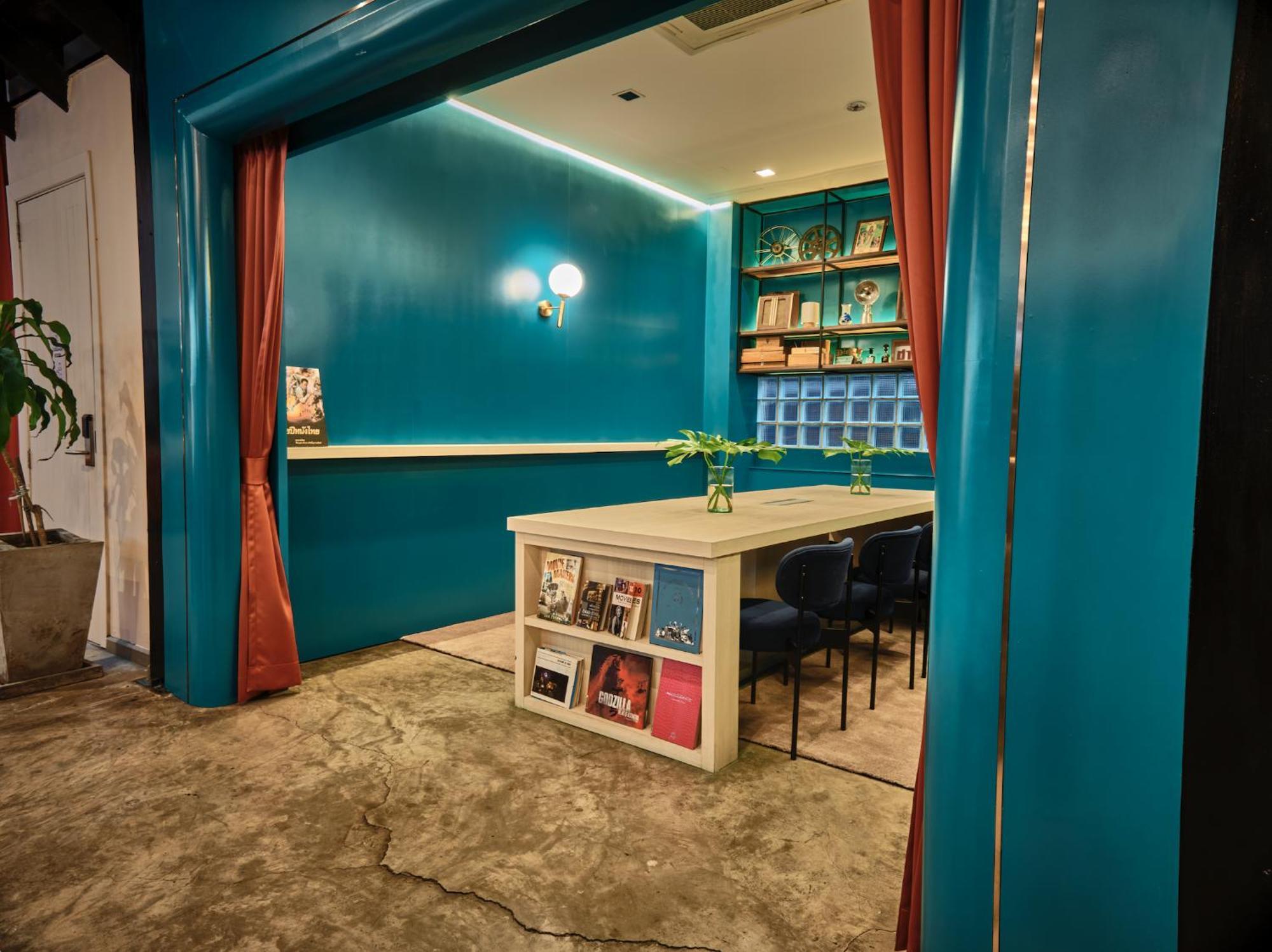 Prince Theatre Heritage Stay Hostel - Silom Bangkok Luaran gambar