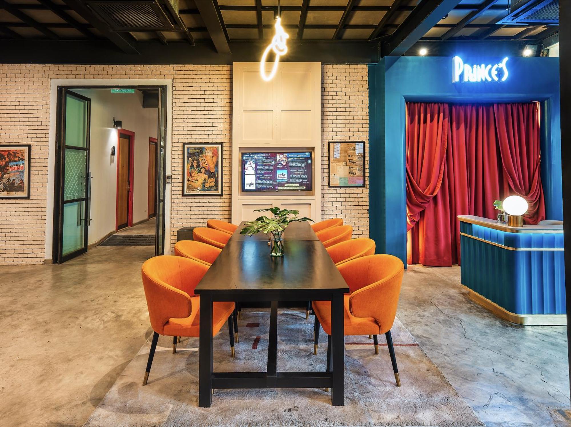 Prince Theatre Heritage Stay Hostel - Silom Bangkok Luaran gambar