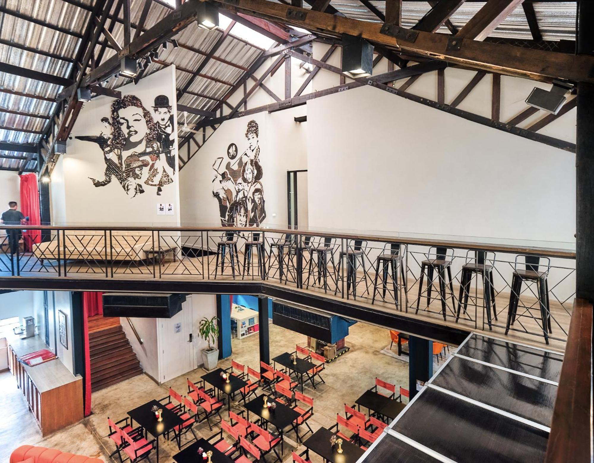 Prince Theatre Heritage Stay Hostel - Silom Bangkok Luaran gambar