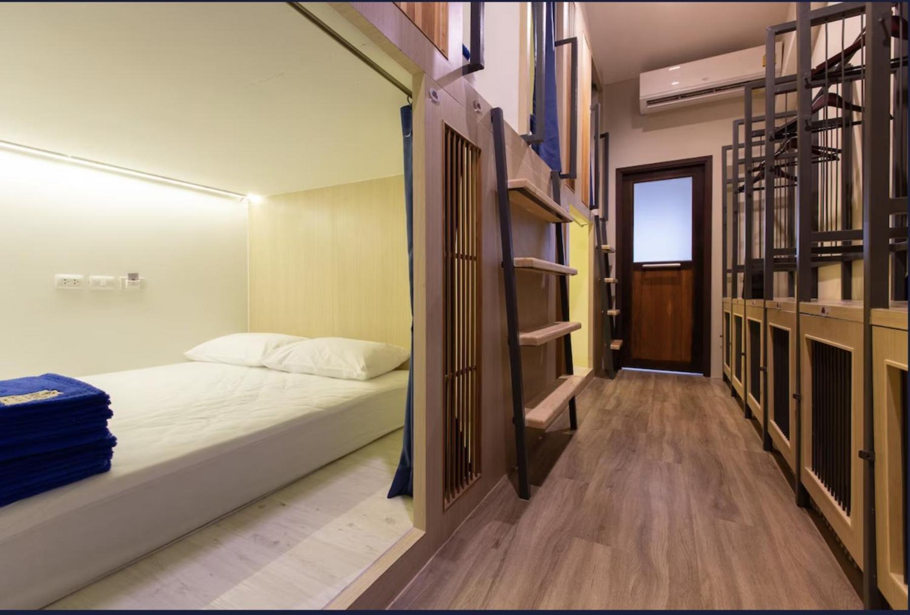 Prince Theatre Heritage Stay Hostel - Silom Bangkok Luaran gambar