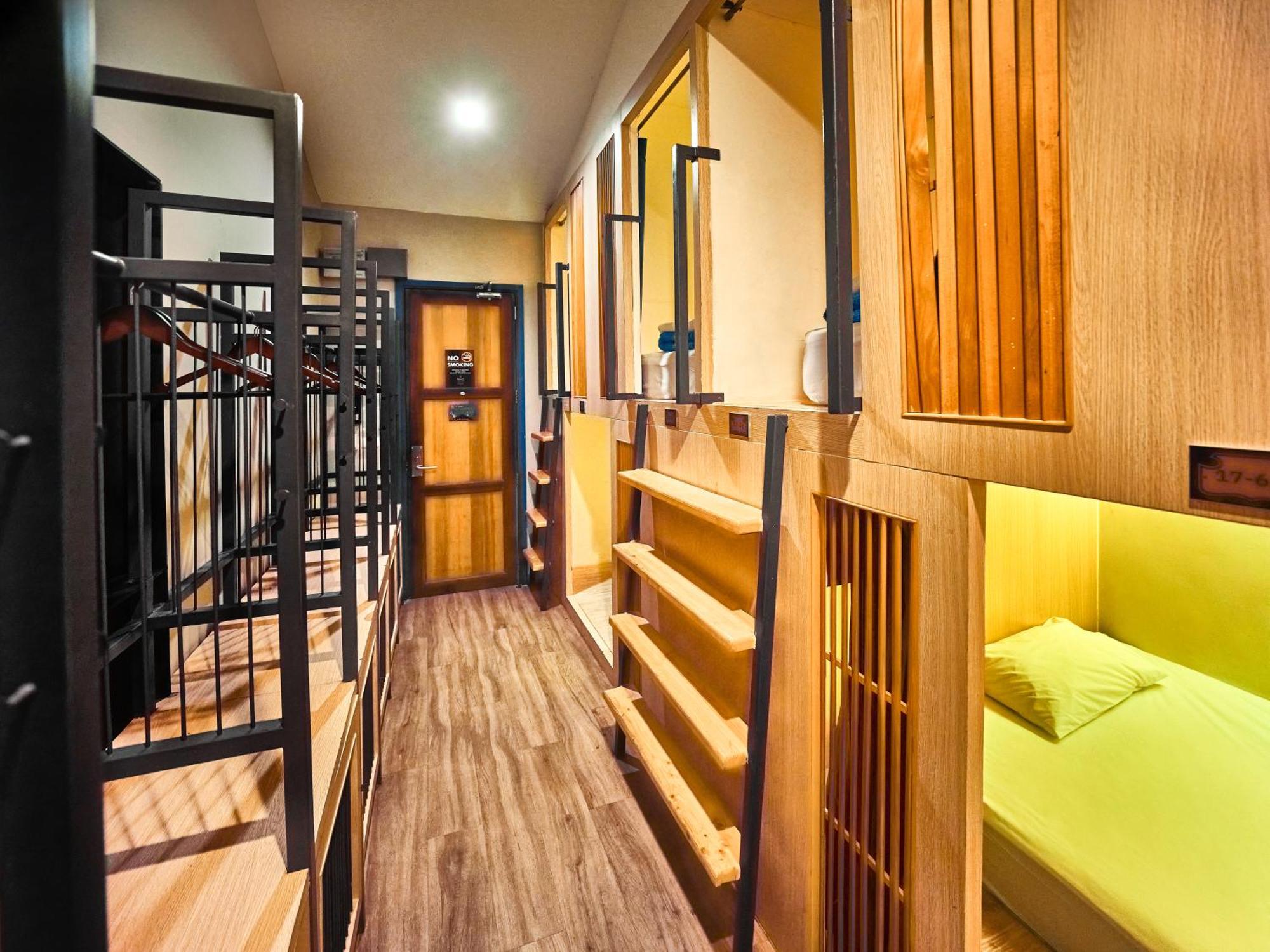 Prince Theatre Heritage Stay Hostel - Silom Bangkok Luaran gambar
