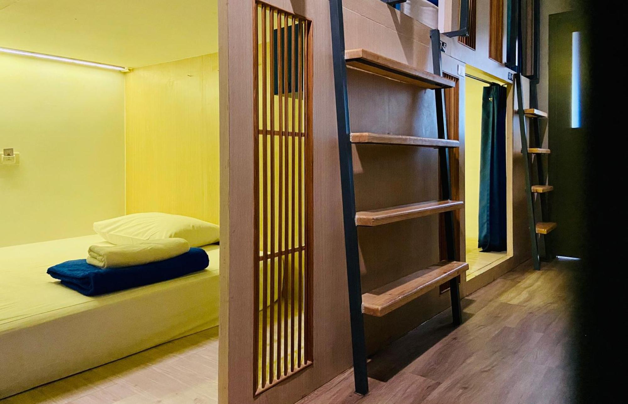 Prince Theatre Heritage Stay Hostel - Silom Bangkok Luaran gambar