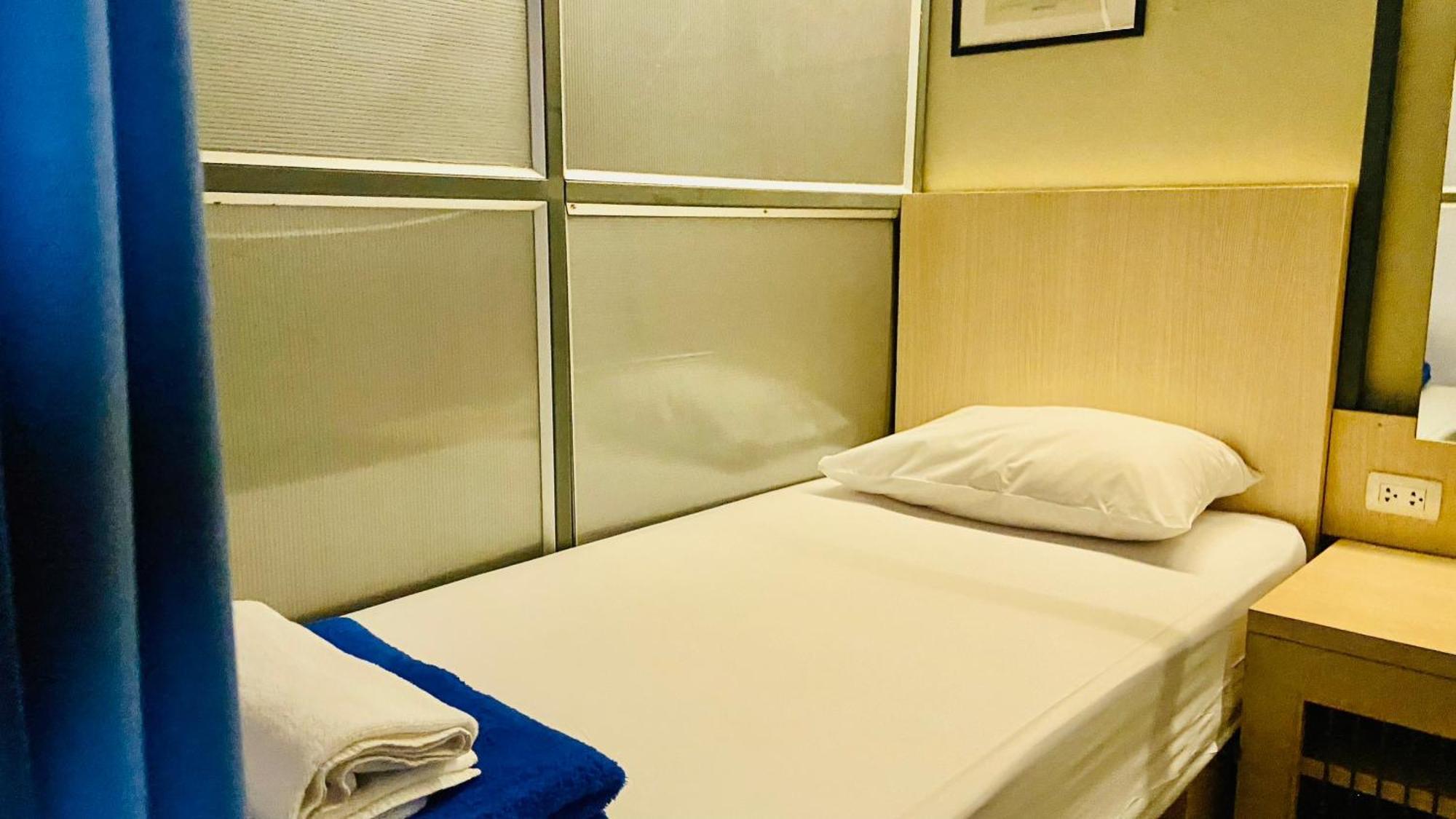 Prince Theatre Heritage Stay Hostel - Silom Bangkok Luaran gambar