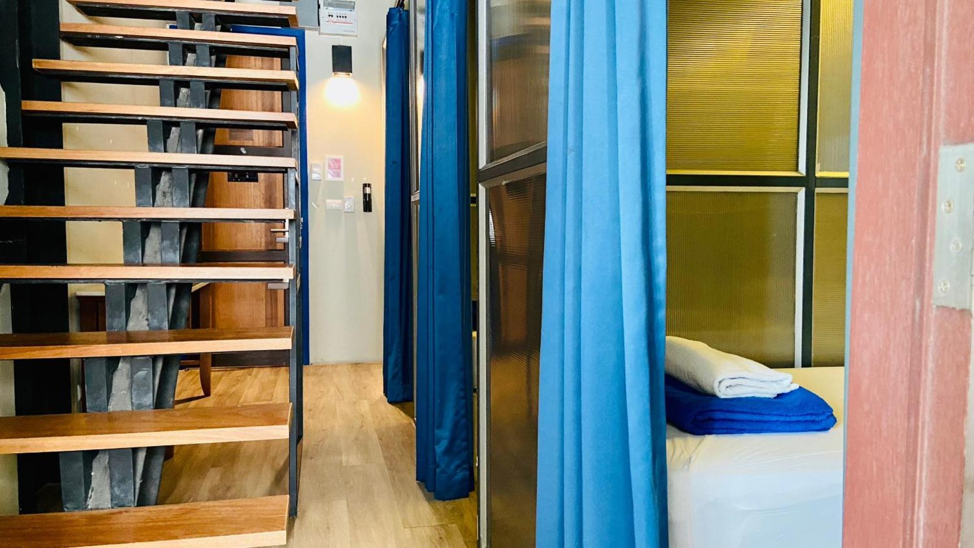 Prince Theatre Heritage Stay Hostel - Silom Bangkok Luaran gambar