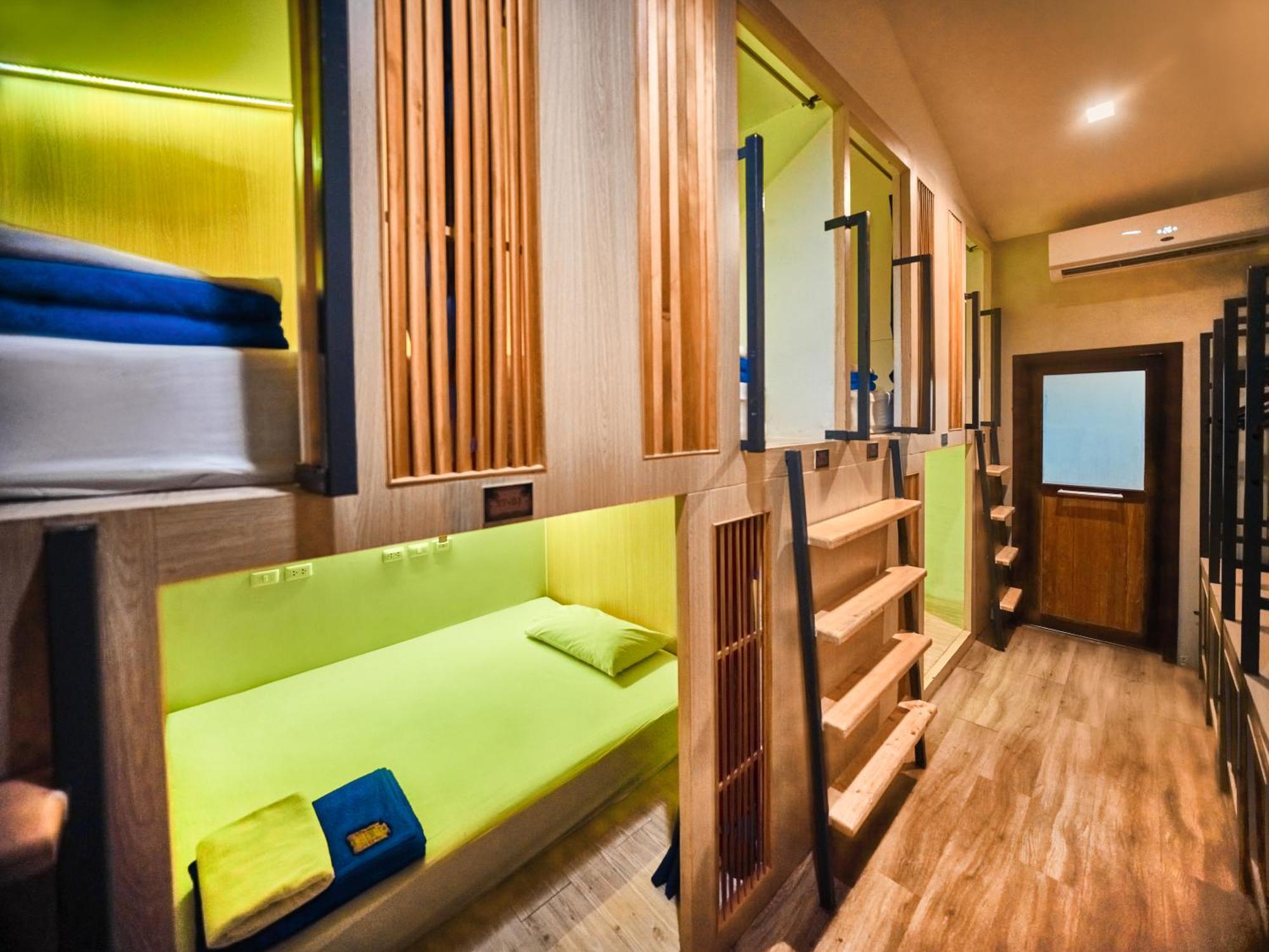 Prince Theatre Heritage Stay Hostel - Silom Bangkok Luaran gambar