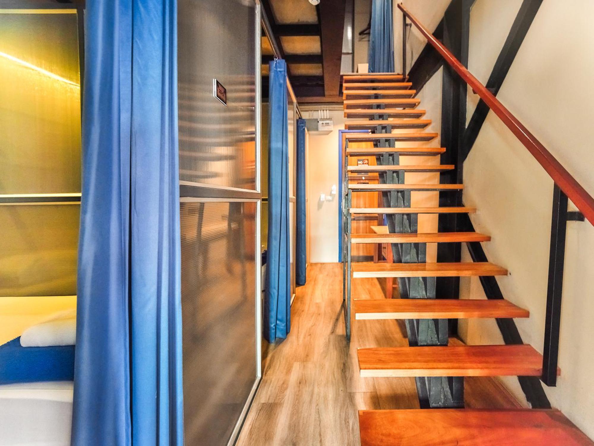 Prince Theatre Heritage Stay Hostel - Silom Bangkok Luaran gambar