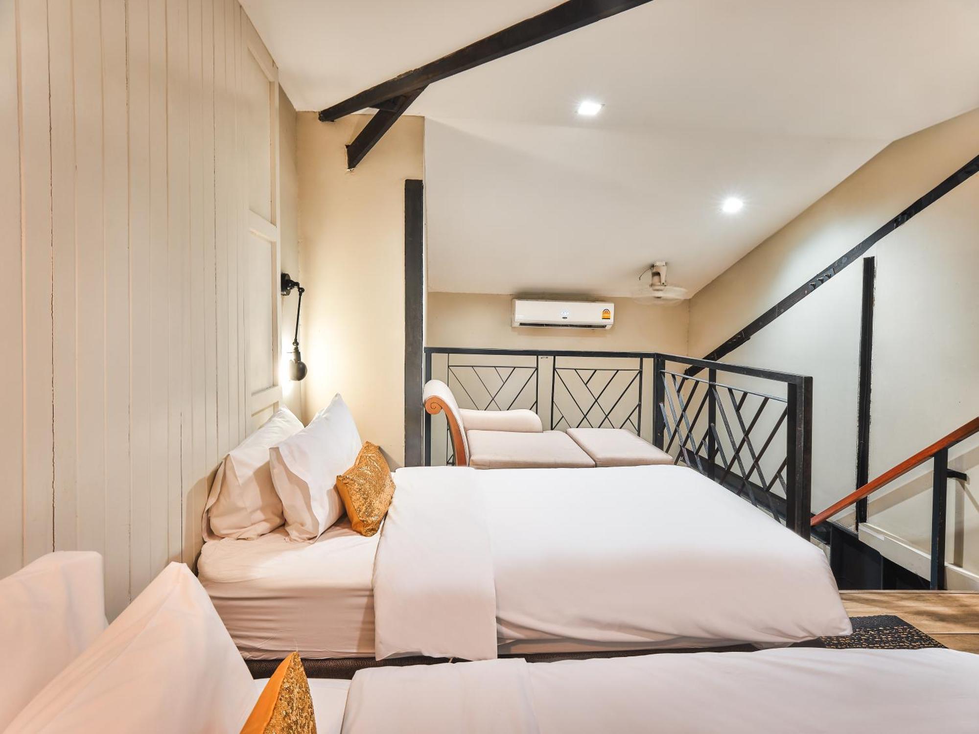 Prince Theatre Heritage Stay Hostel - Silom Bangkok Luaran gambar