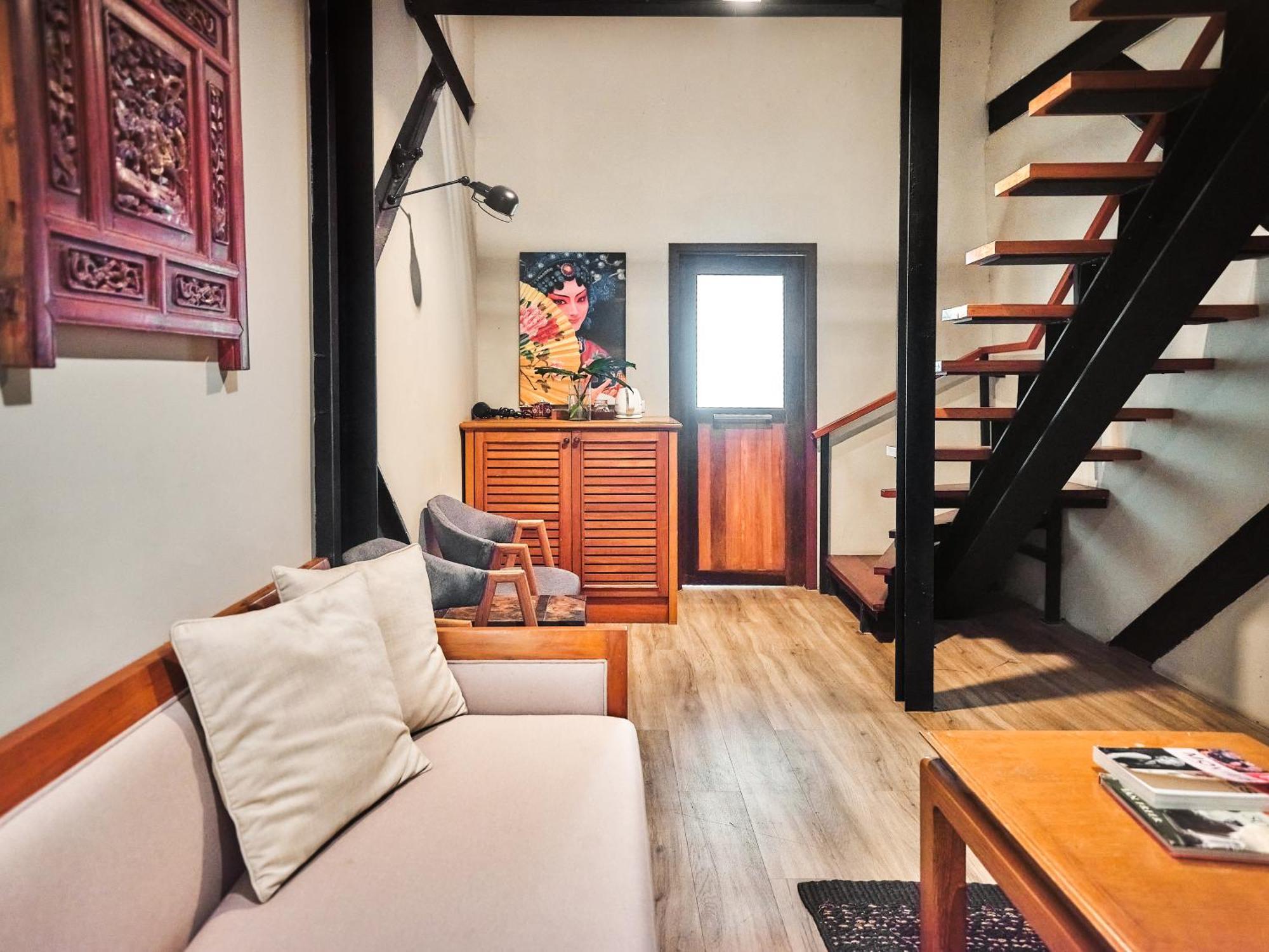 Prince Theatre Heritage Stay Hostel - Silom Bangkok Luaran gambar