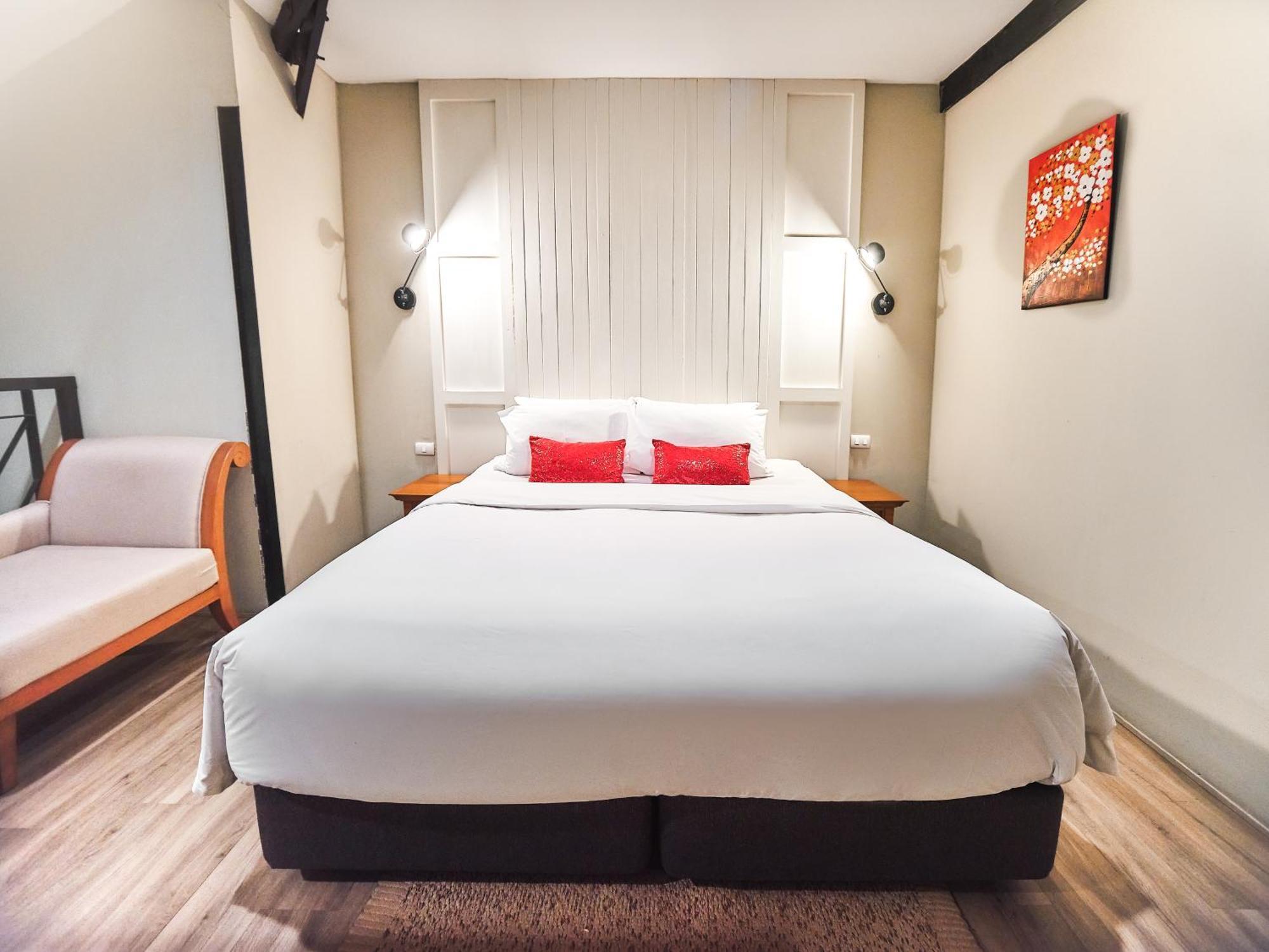 Prince Theatre Heritage Stay Hostel - Silom Bangkok Luaran gambar