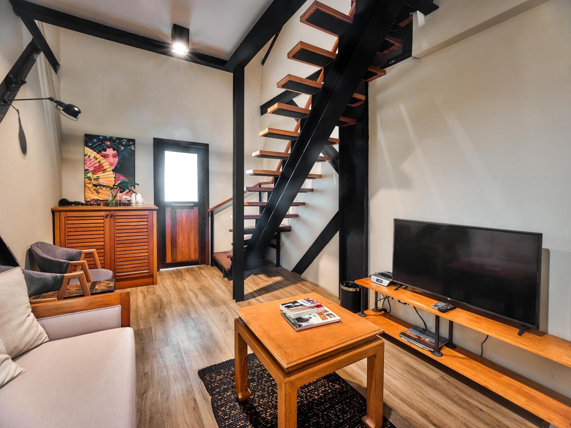 Prince Theatre Heritage Stay Hostel - Silom Bangkok Luaran gambar