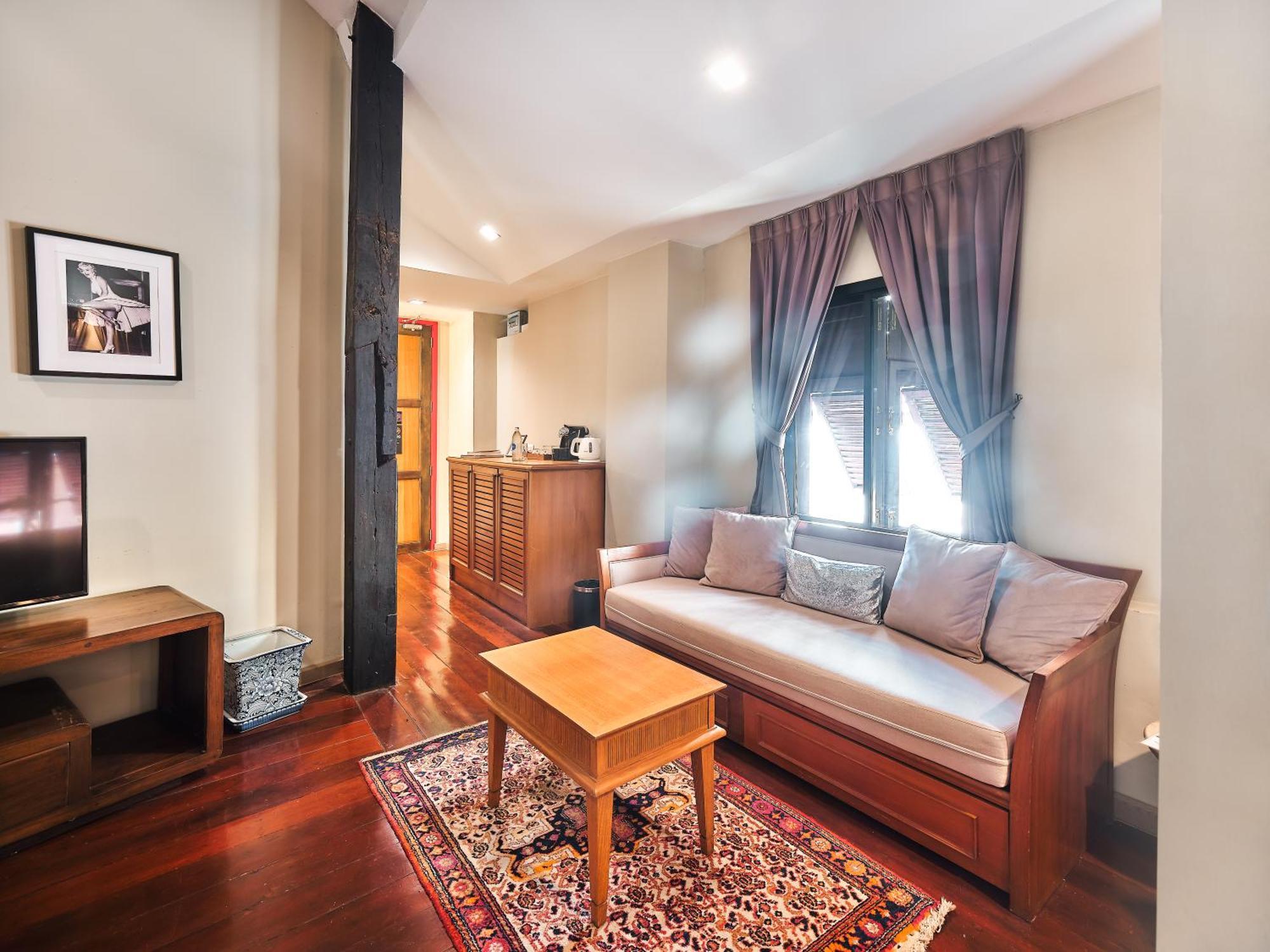 Prince Theatre Heritage Stay Hostel - Silom Bangkok Luaran gambar