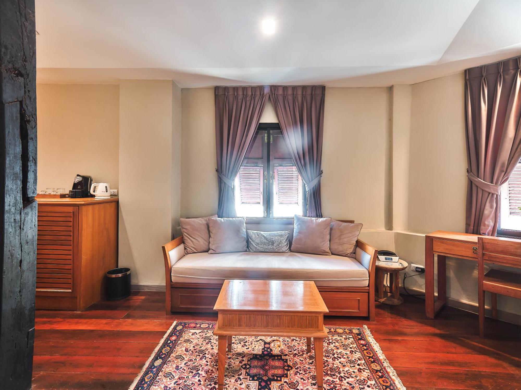 Prince Theatre Heritage Stay Hostel - Silom Bangkok Luaran gambar