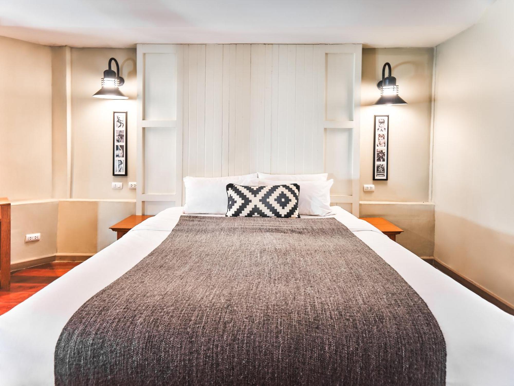 Prince Theatre Heritage Stay Hostel - Silom Bangkok Luaran gambar