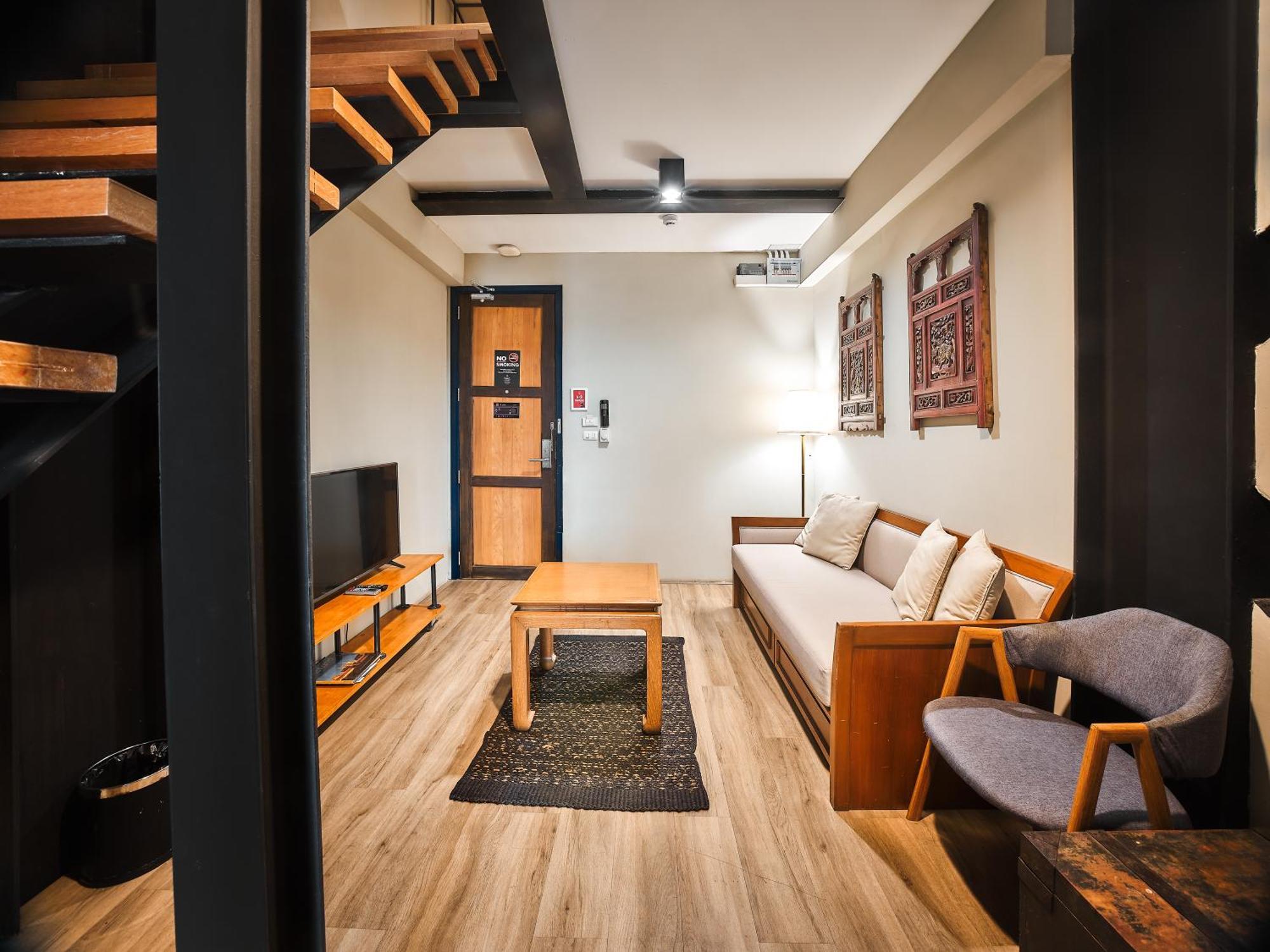 Prince Theatre Heritage Stay Hostel - Silom Bangkok Luaran gambar