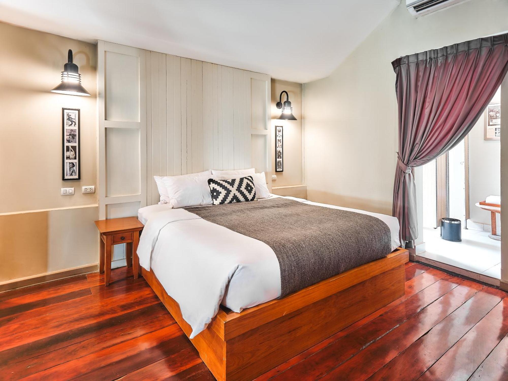 Prince Theatre Heritage Stay Hostel - Silom Bangkok Luaran gambar