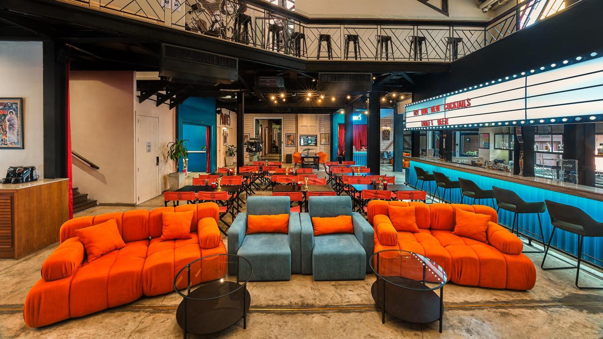 Prince Theatre Heritage Stay Hostel - Silom Bangkok Luaran gambar