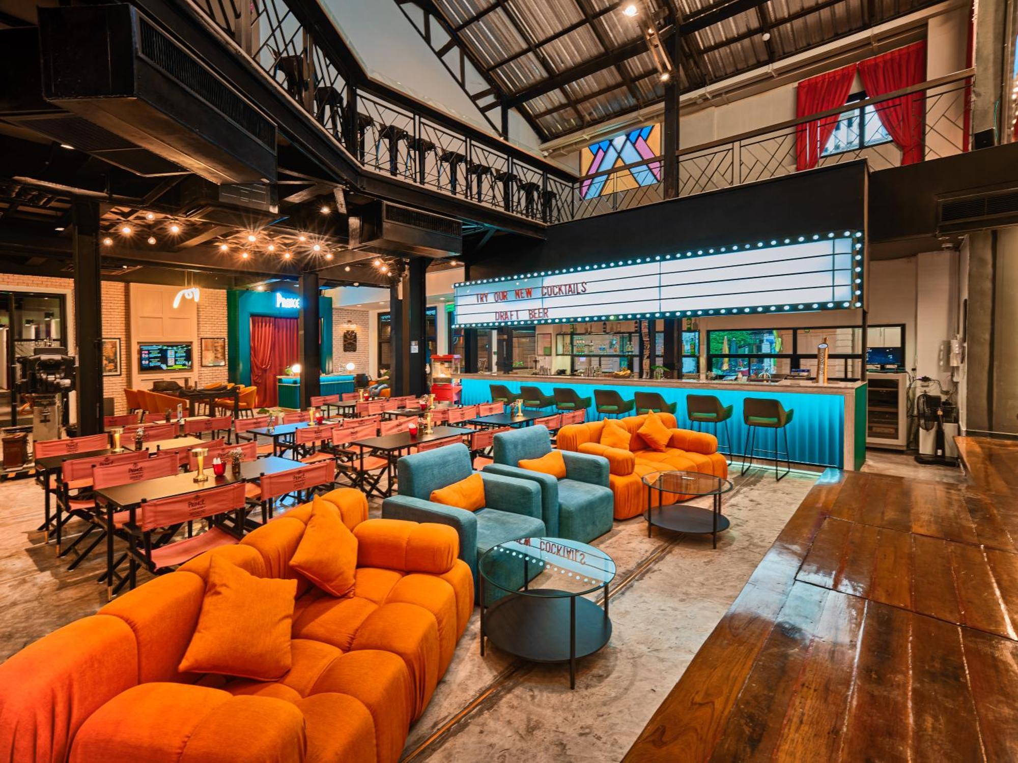 Prince Theatre Heritage Stay Hostel - Silom Bangkok Luaran gambar