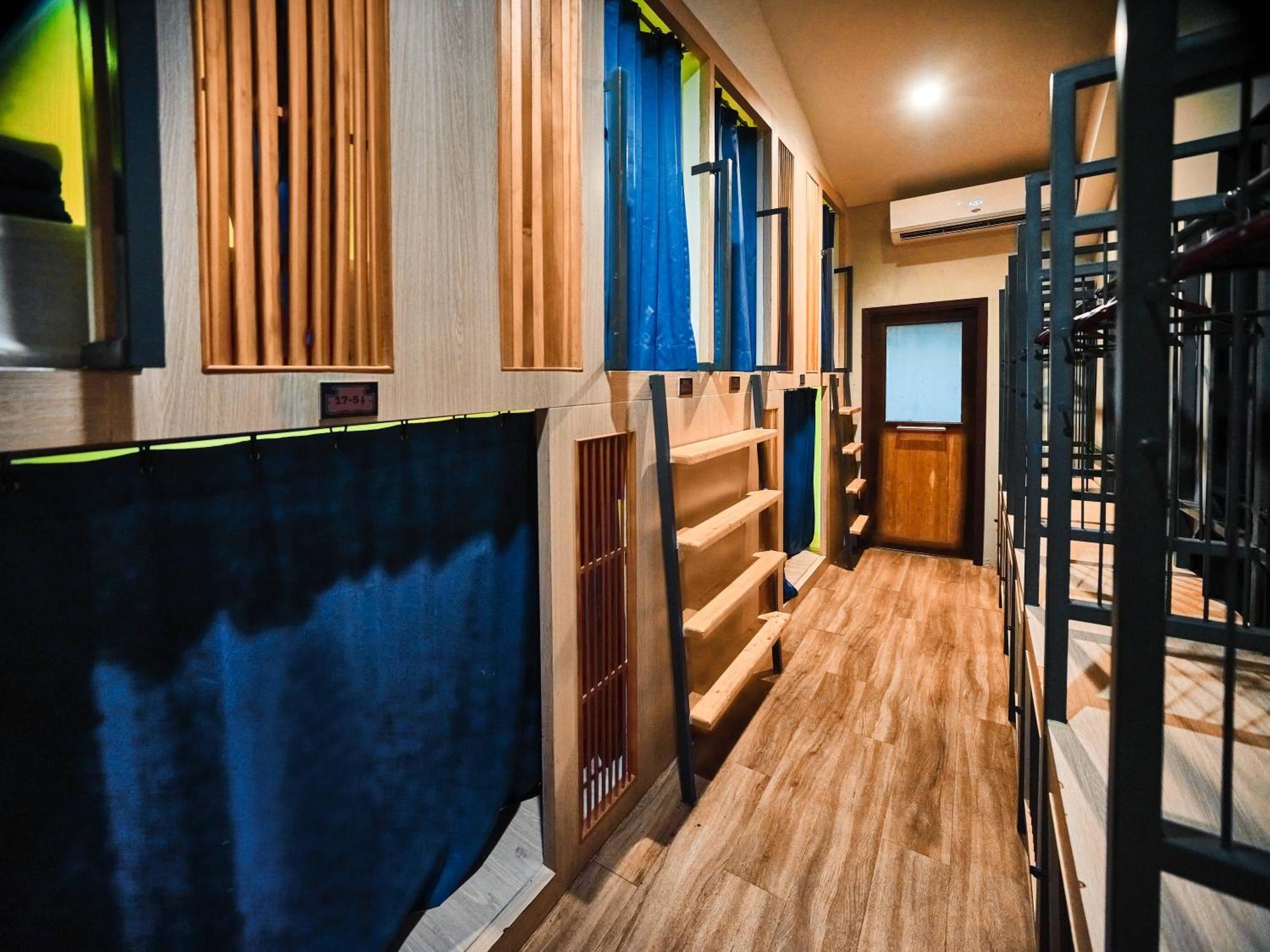 Prince Theatre Heritage Stay Hostel - Silom Bangkok Luaran gambar