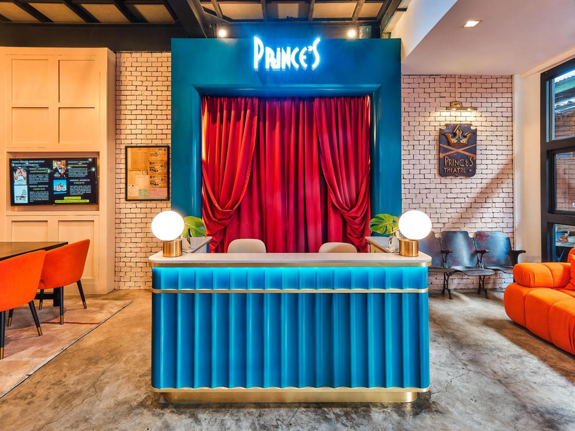 Prince Theatre Heritage Stay Hostel - Silom Bangkok Luaran gambar